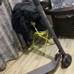 Electric scooter need new battery take for parts or fix by you self still tuen on you can see pic I put my ather battery from my scooter working condi