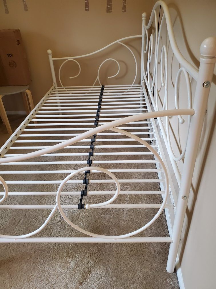 Twin Size Daybed
