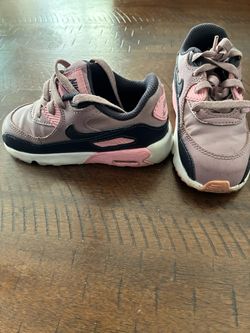 Girls tennis shoes