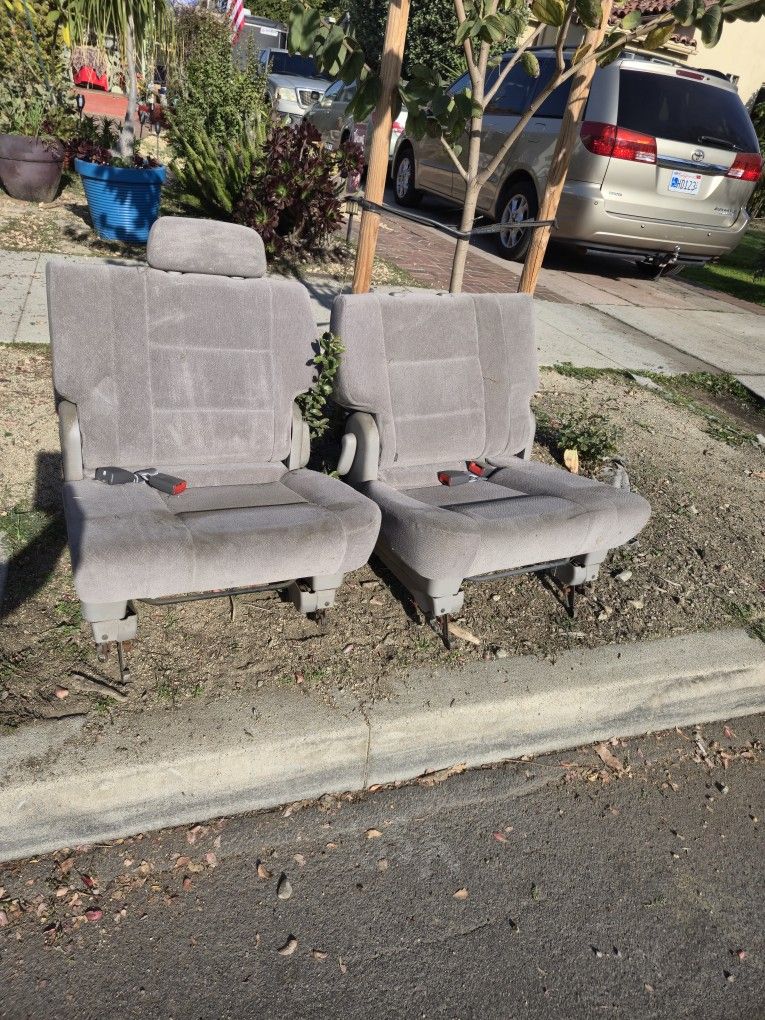 Oh, six toyota, secular seats from the back.The rear seats