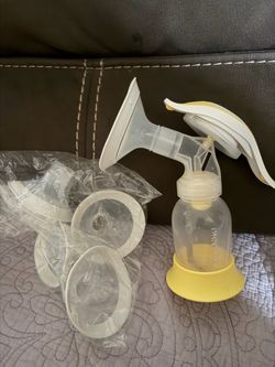 Medela Manual Breast Pump with Accessories