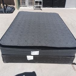 Sealy queen Pillowtop Mattress And Box Spring 