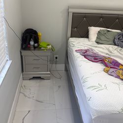 Queen Size complete bedroom set