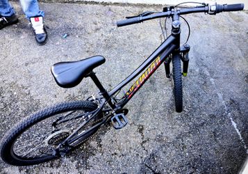 Specialized Hotrock 24 mountain bike.
