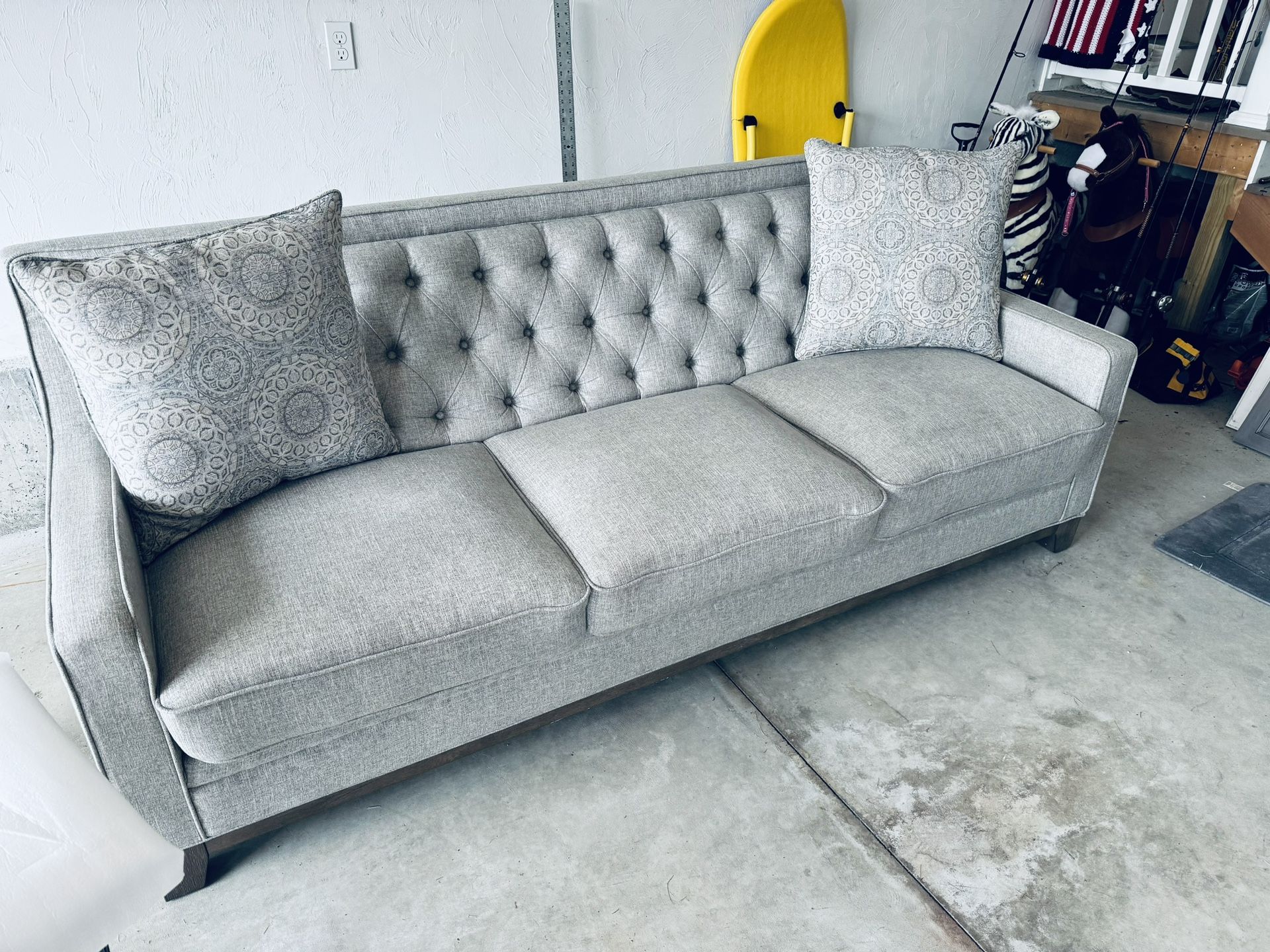 Cardis 3 Seat Couch Great Condition. 