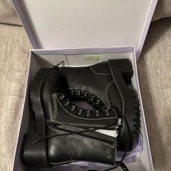 Madden Girl Black Boots Size 8