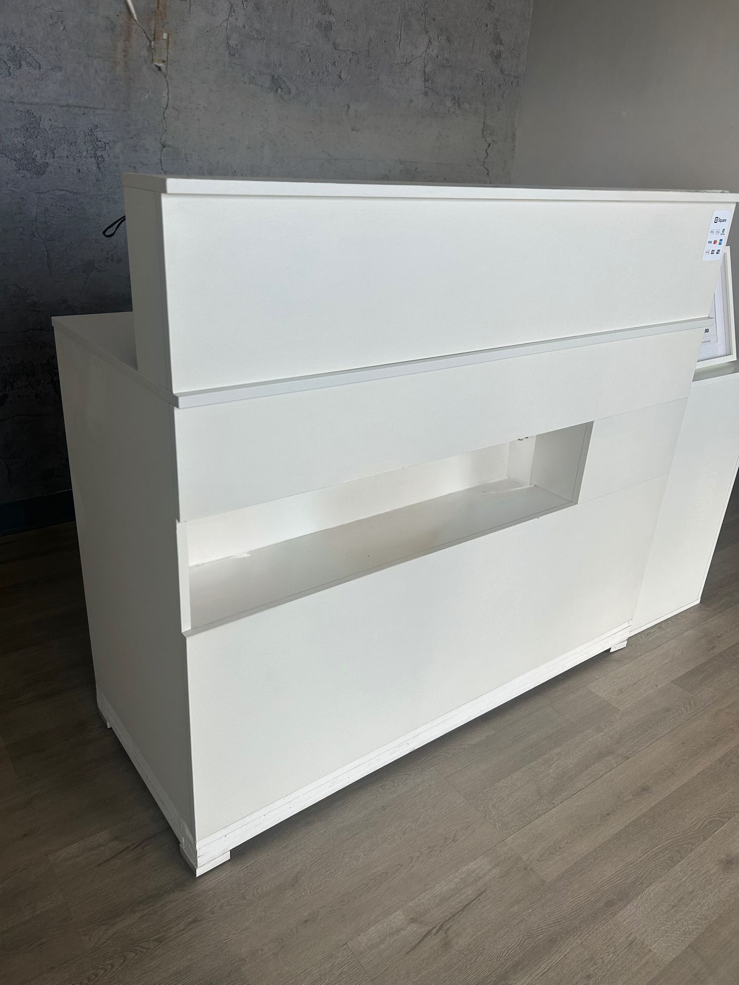 WHITE MINIMALISTIC RECEPTION DESK
