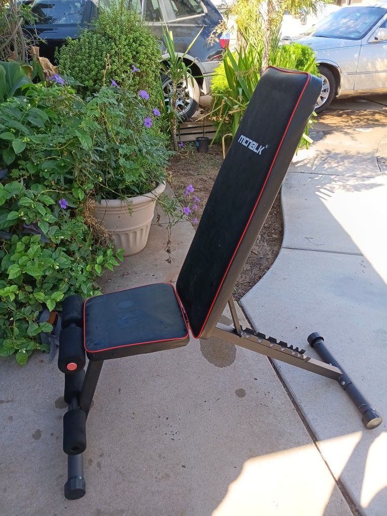 Exercise Bench I N Exercise Equipments In Exercise Machines In Very Good Condition