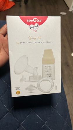 This Spectra Synergy Gold Premium Accessory Kit includes a 24mm breast flange and a 5 oz bottle.