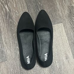 Mia Size 7 Black Pointed Flats