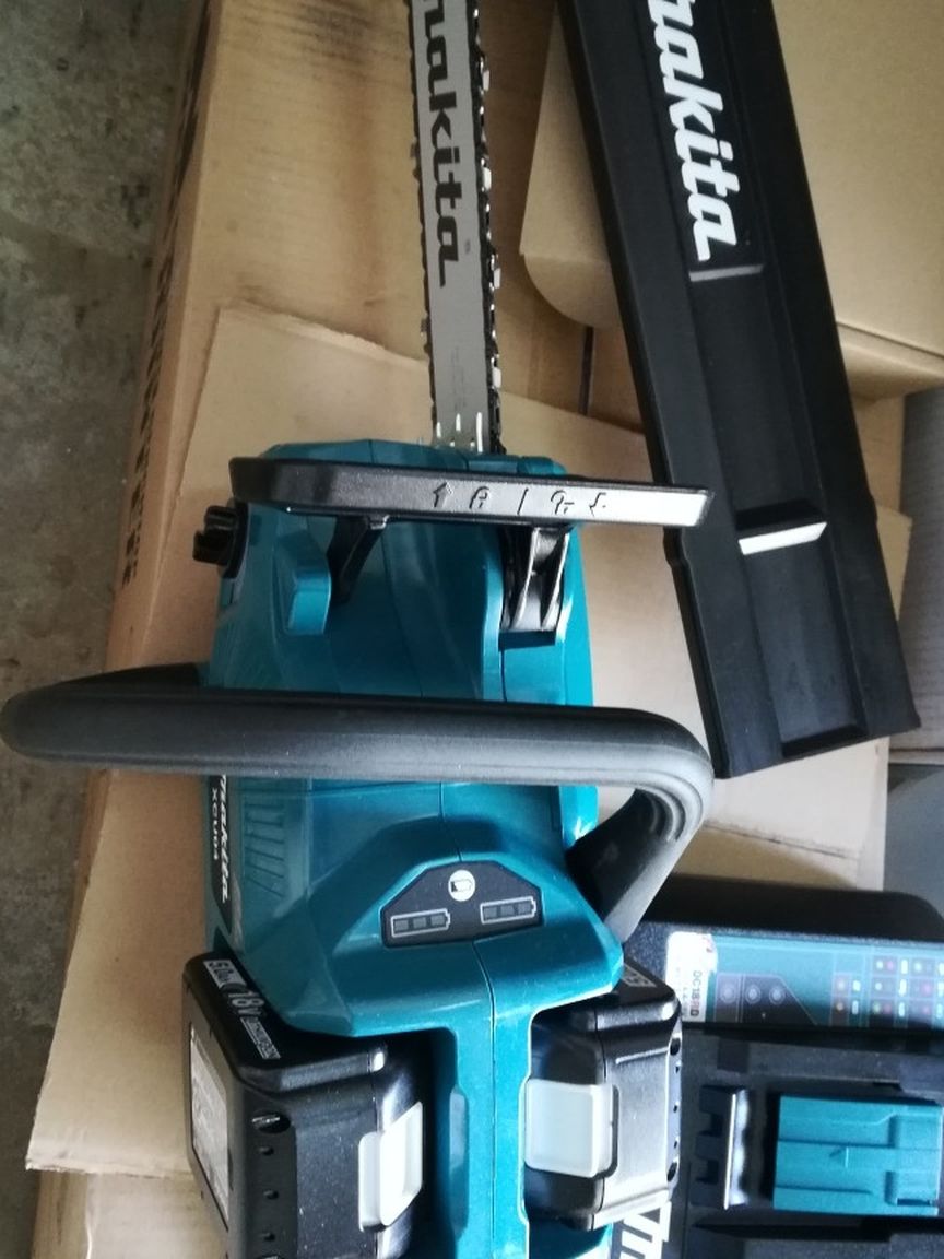 Makita 16" Cordless Chainsaw With 2 Batteries And Dual Charger