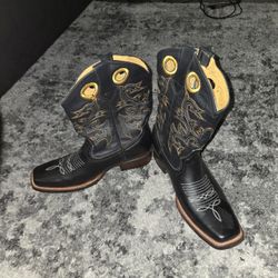 Boots. Womens Size 8.5