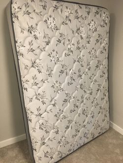 Am Selling This Queen Bed For $150 Is In Good Condition