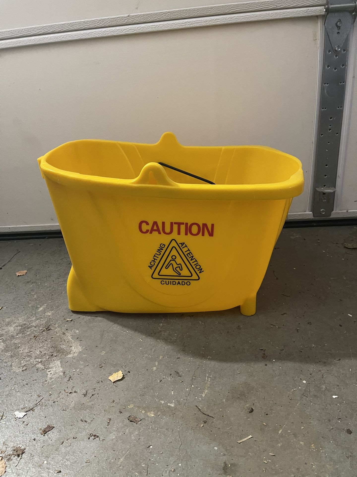 Commercial mop bucket