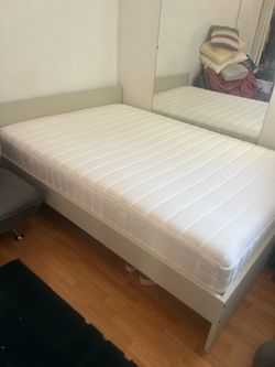 Full size bed 2 Months old