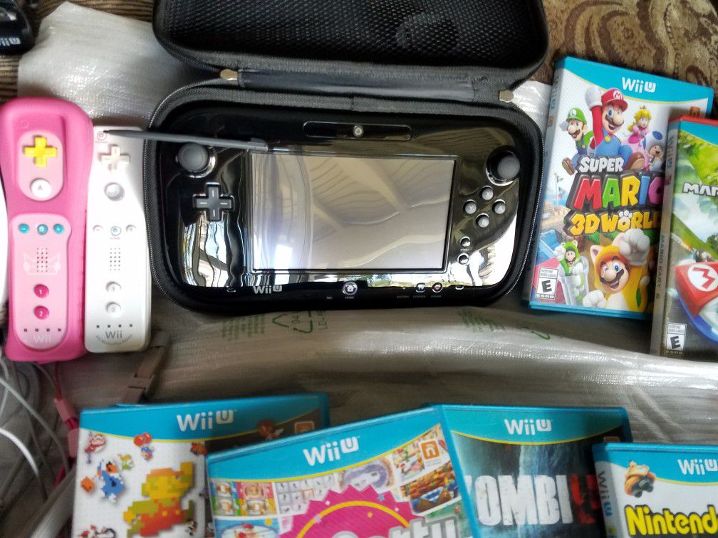 Wii U 32GB Deluxe Black With Extras!
