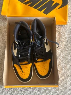 100% Authentic Air Jordan 1 High OG Yellow Toe Size 13