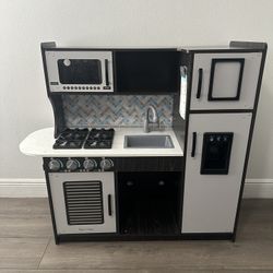 Play Kitchen 