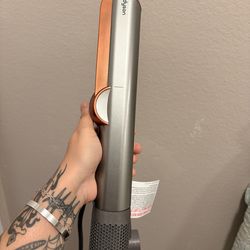 Dyson Airstrait