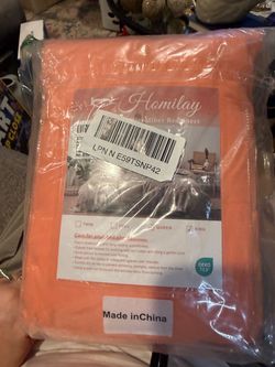 New Homilay Microfiber Coral King Bed Sheet - 4 piece   New King size microfiber bed sheet in orange from Homilay. This item is OEKO-TEX certified