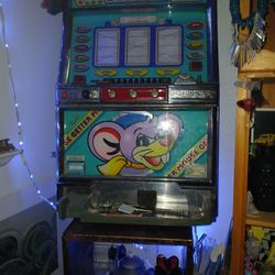 SLOT MACHINE 