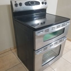 Maytag Electric Stove 5 Burners And Double Conventional oven 30 Days Warranty 