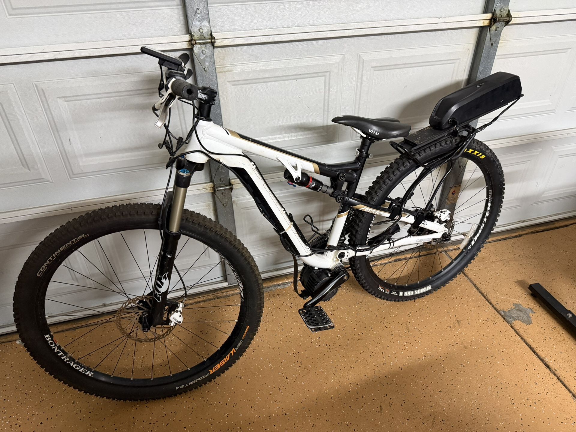 Trek RUMBLEFISH Electric Mountain Bike Size 29