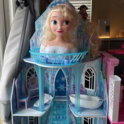 Elsa dollhouse