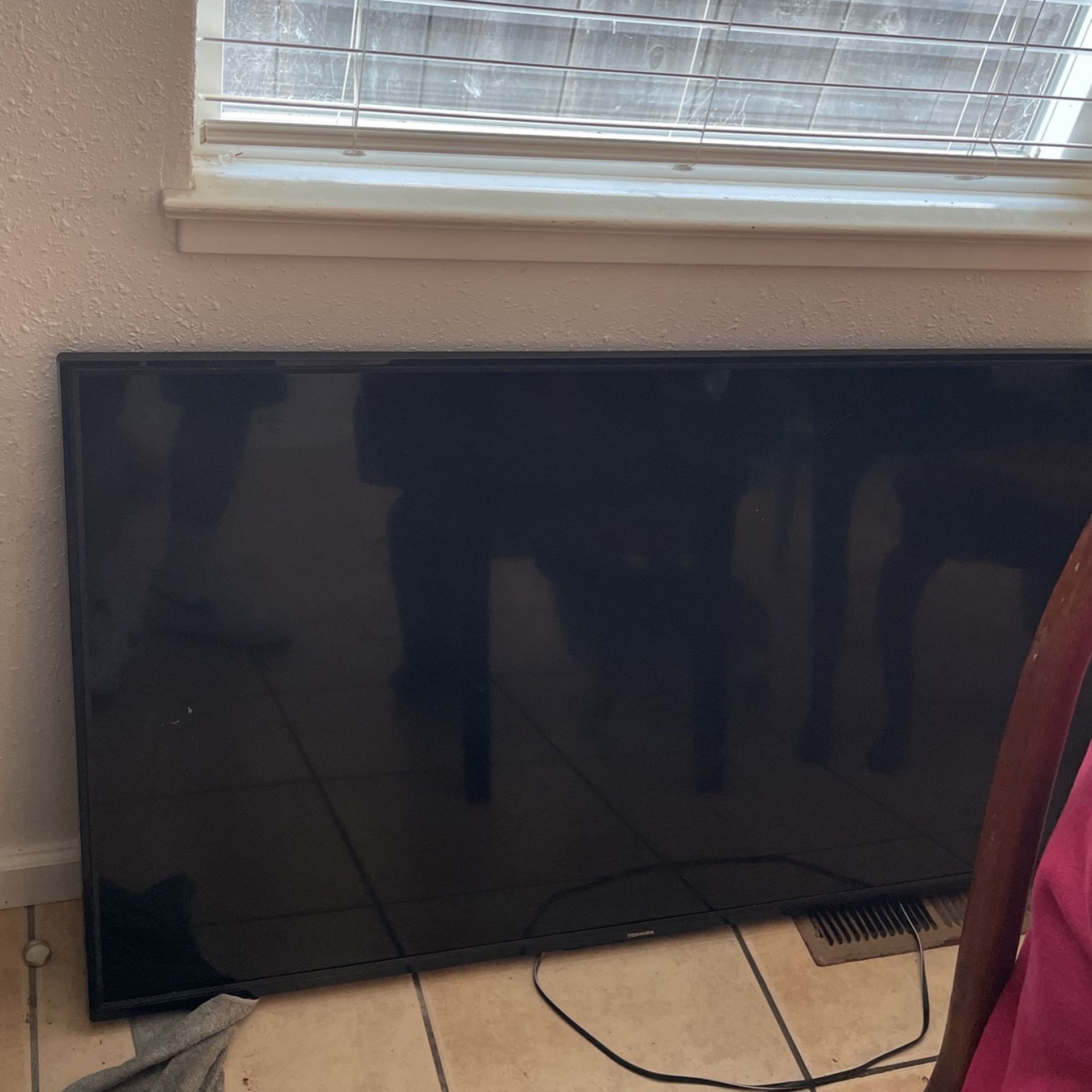 Tobisha Tv (broken Screen)