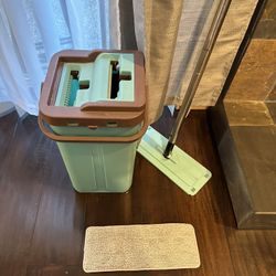 Flat Mop and Bucket Wringer