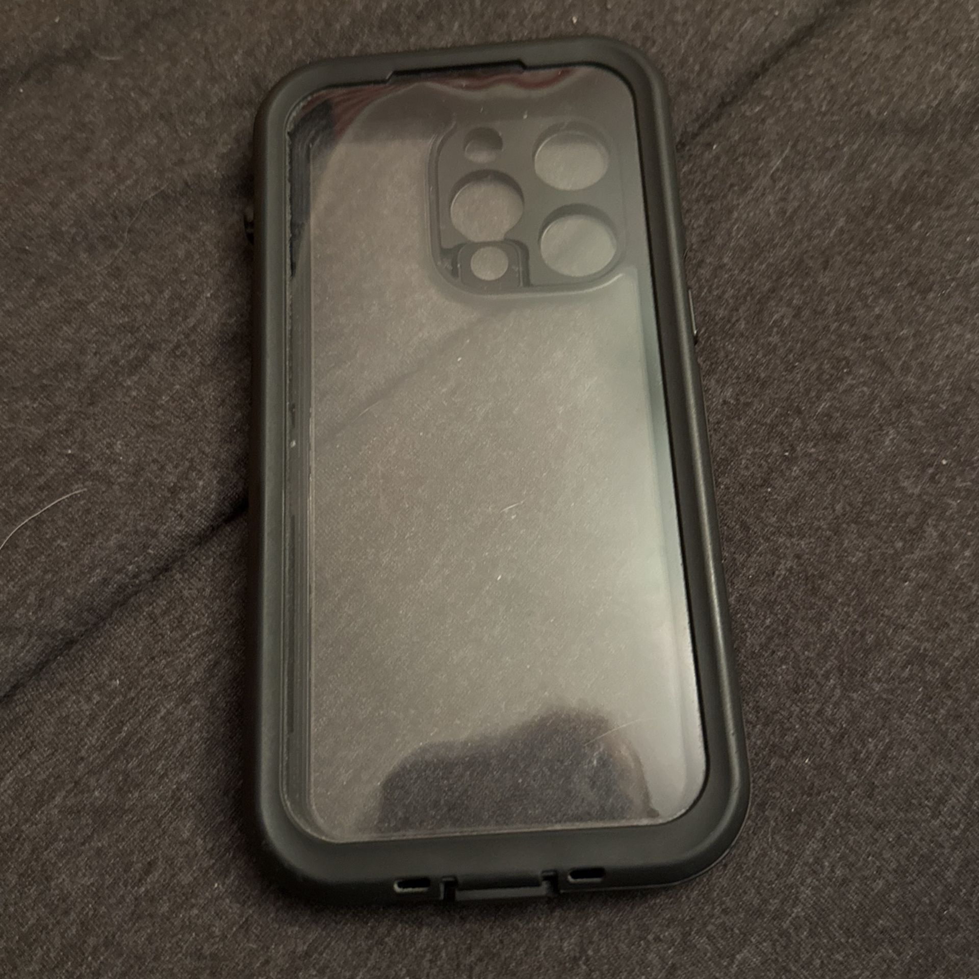 iPhone 14 Pro Defender