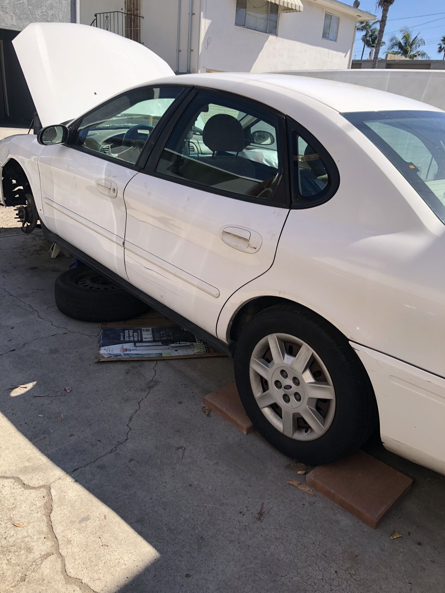 2005 Ford Taurus