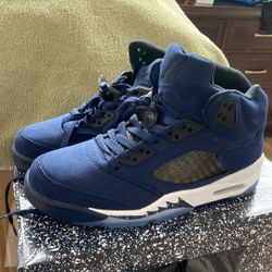 Shoes.  Hightop Size 8 Men.  Women 9.5 