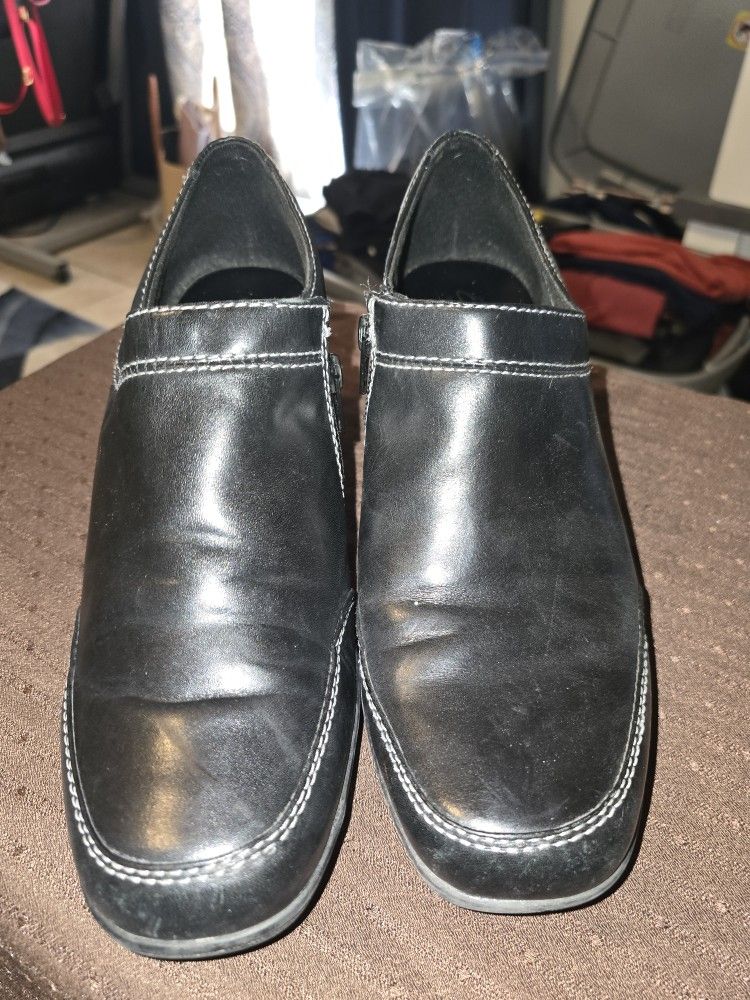 Used Size 11M Womans Boots