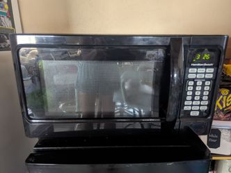 Free microwave doesn't heat up but turns on spins and is clean  ge LG Panasonic