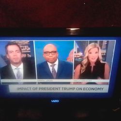 Vizio Flat Screen With Remote 