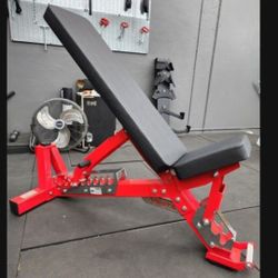 HEAVY DUTY COMMERCIAL GRADE 1000 LBS CAPACITY ADJUSTABLE BENCH THAT CAN INCLINE, FLAT AND MILITARY PRESS WITH WHEELS ( BRAND NEW IN THE BOX  )