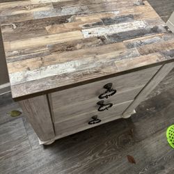 Very Nice  Queen Bedroom Set 