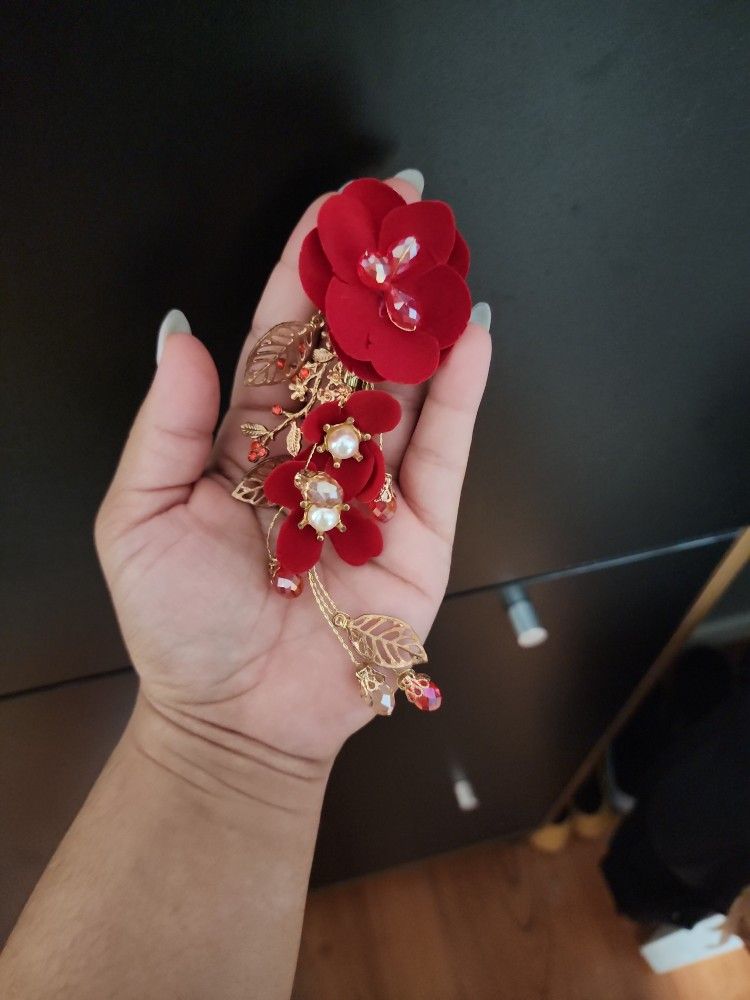 Red Flowers Hair Clip With Gold Accents