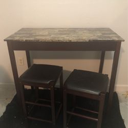 Island Bar And Stools 