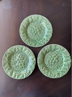5 Bordallo Pinheiro Grape Leaf Plate, Green Majolica Portugal