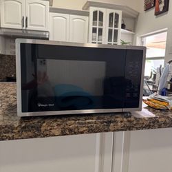 Magic Chef Countertop Microwave