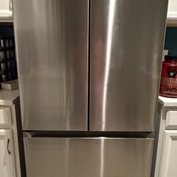 Samsung Counter-Depth 17.5-cu ft 3 -Door Smart Compatible French Door Refrigerator with Ice