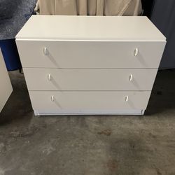 White dresser 31.5W x 20.75D x 26H