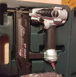 Hitachi 18 Gauge Brad Nailer