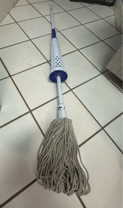 Mr. Clean Easy Wring Twist Mop – Self Wringing Floor Mop