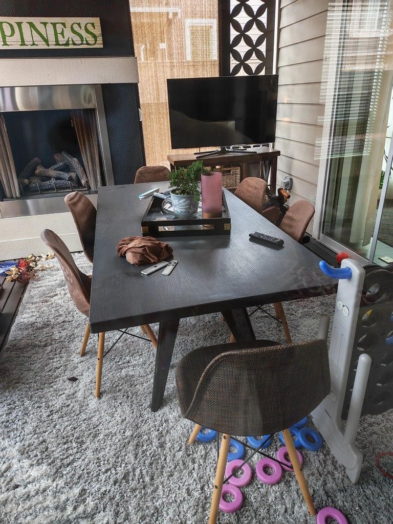 Dining Table & Chairs