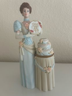 Avon 2007 President's Club Mrs. Albee Award Porcelain Figurine