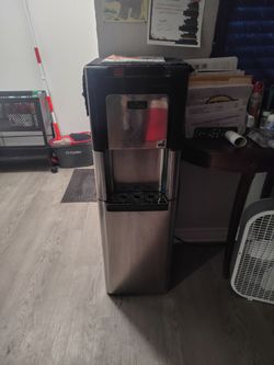 Cold and hot water dispenser