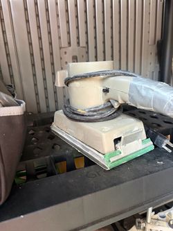 Electric half sheet sander